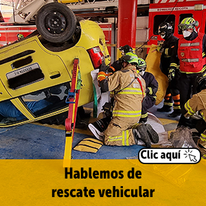 Bomberos realizan rescate vehicular